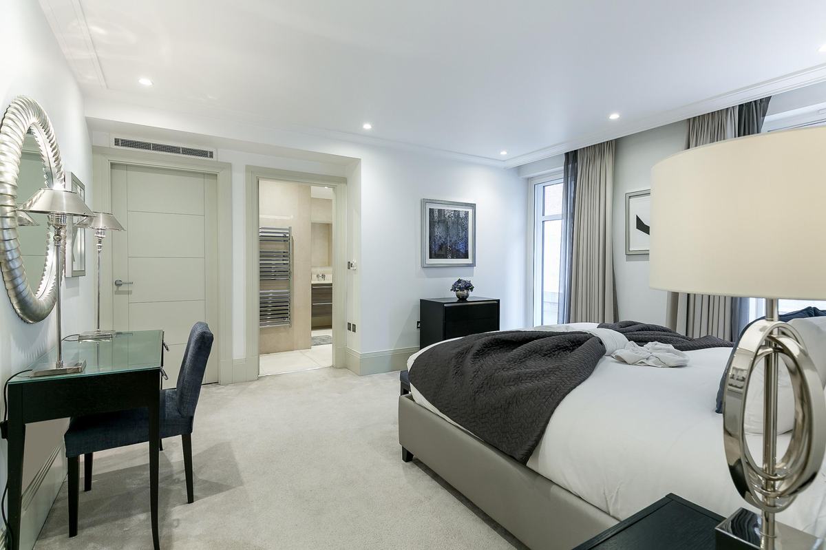 Fountain House, Park Lane, master suite